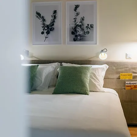 Ξενοδοχείο Three House 4*