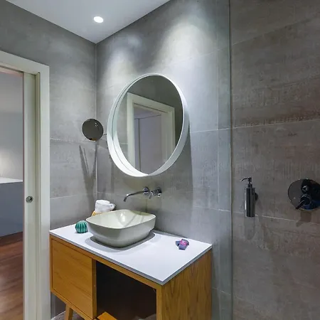 Ξενοδοχείο Three House 4*