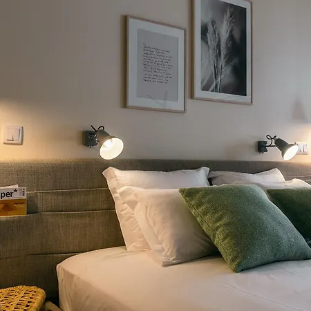 Three House Ξενοδοχείο 4*