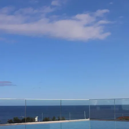 Ξενοδοχείο Three House